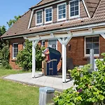 شقة Hus-pellworm-1-ferienwohnung-meerestraum *
