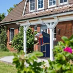 Hus-pellworm-1-ferienwohnung-meerestraum *